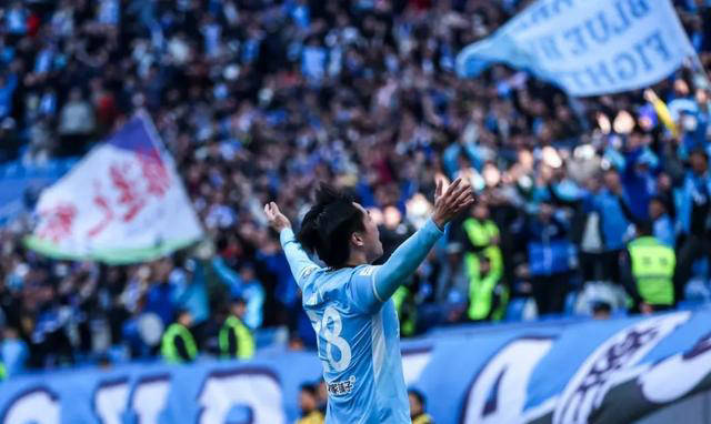 球员发挥出色，助球队摘得胜利桂冠的简单介绍