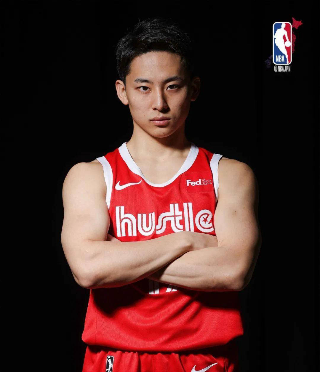 包含精彩比赛中一位新晋球星崭露头角,引人瞩目的词条 包含精彩比赛中一位新晋球星崭露头角,引人瞩目的词条