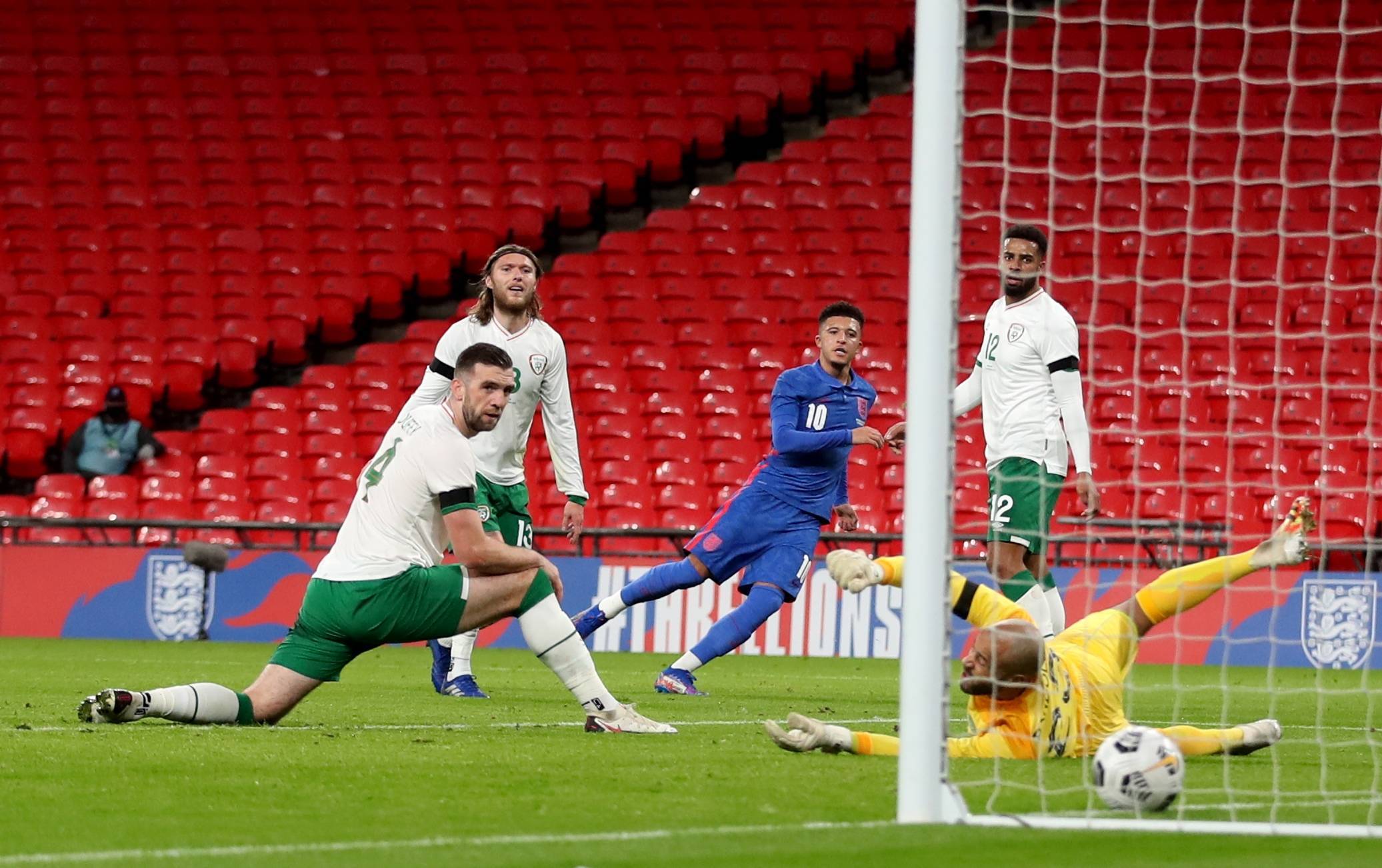 英格兰队在欧洲杯比赛中表现出色 英格兰队在欧洲杯比赛中表现出色