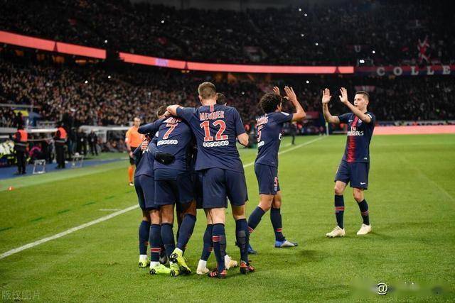 巴黎圣日耳曼实现惊天逆转引发球迷狂热的简单介绍 巴黎圣日耳曼实现惊天逆转引发球迷狂热的简单介绍