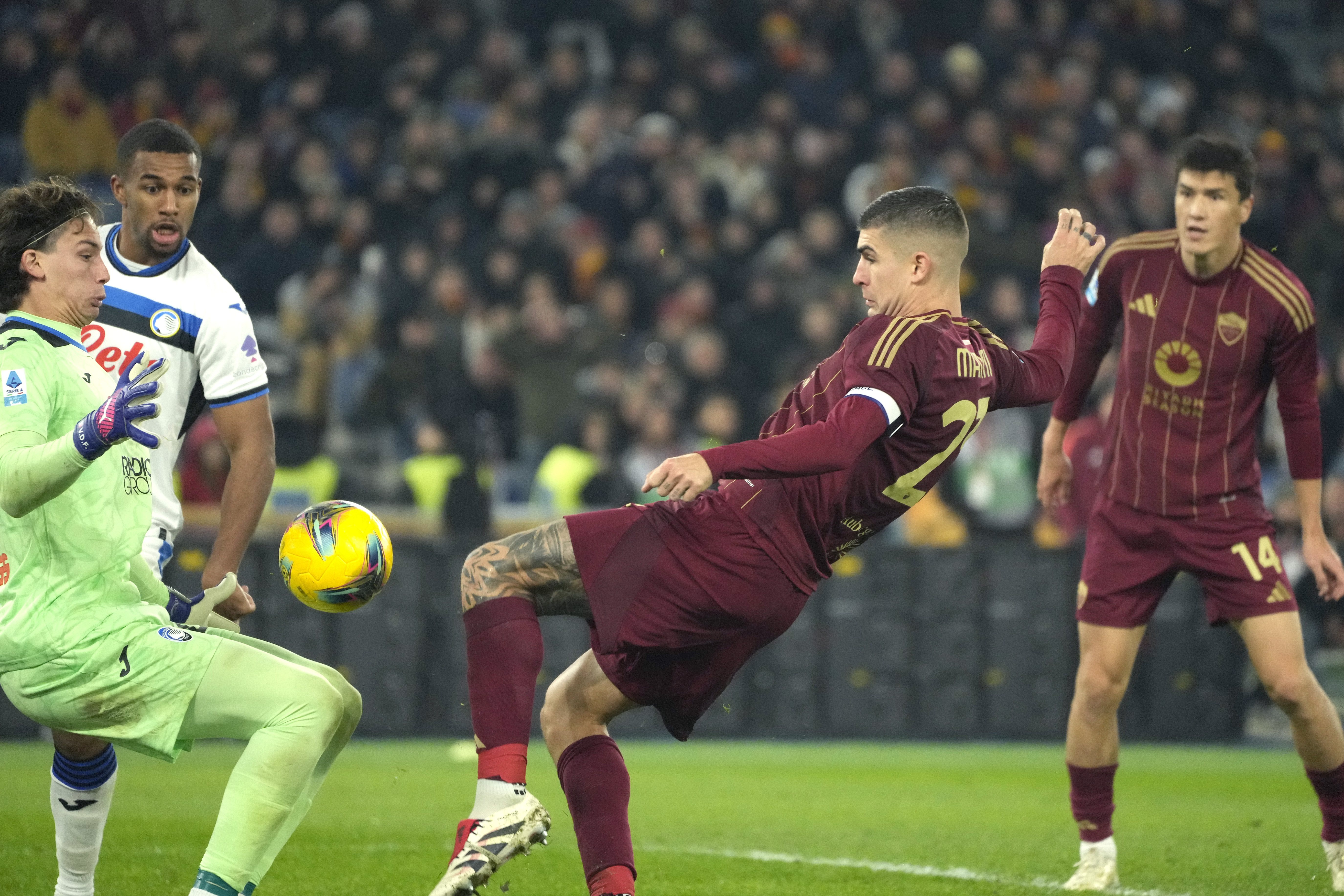 紧张足球比赛将要打响,球员们全力以赴备战决胜的简单介绍 紧张足球比赛将要打响,球员们全力以赴备战决胜的简单介绍