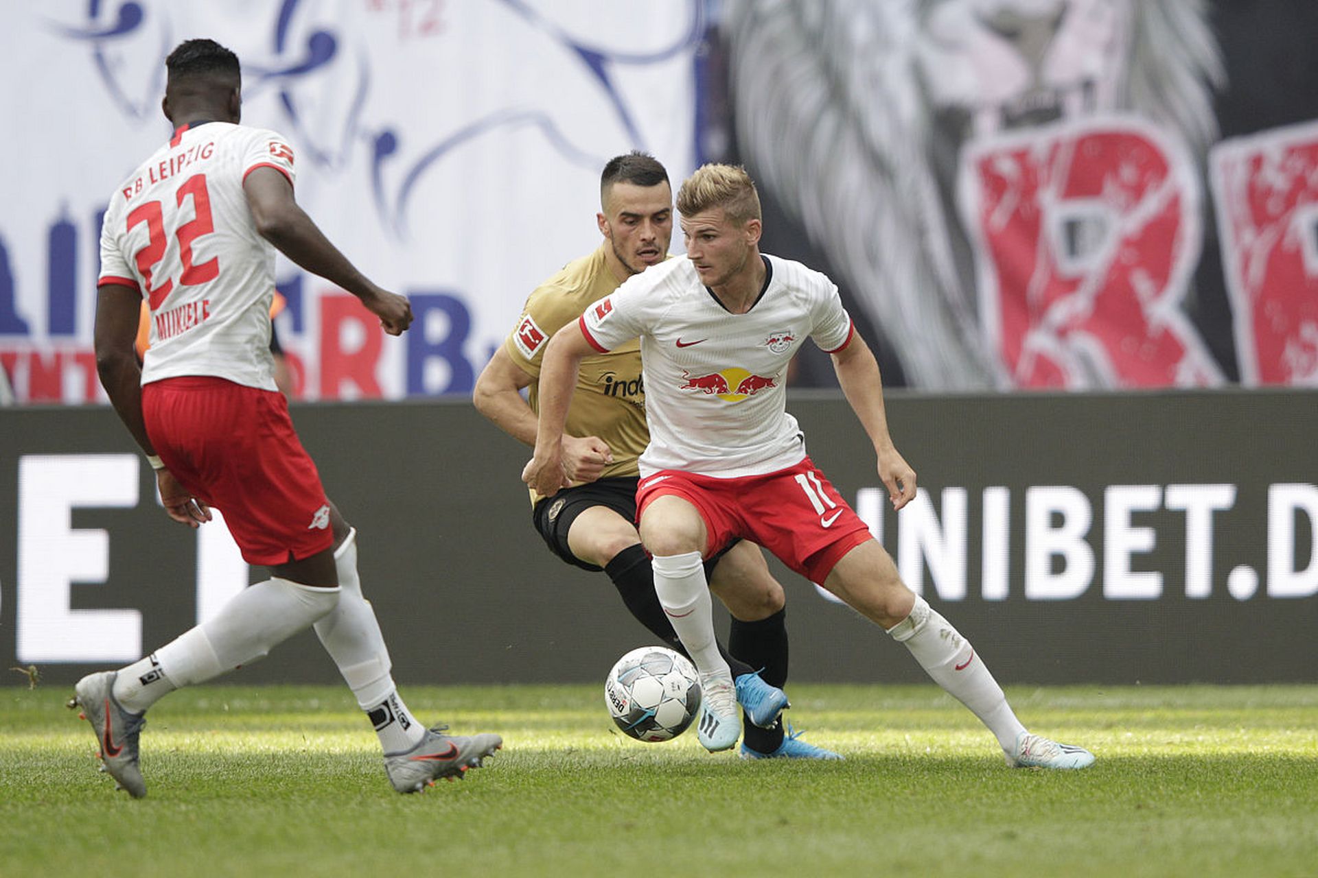 开云体育登录-包含斯图加特客场告捷，斩获宝贵三分的词条