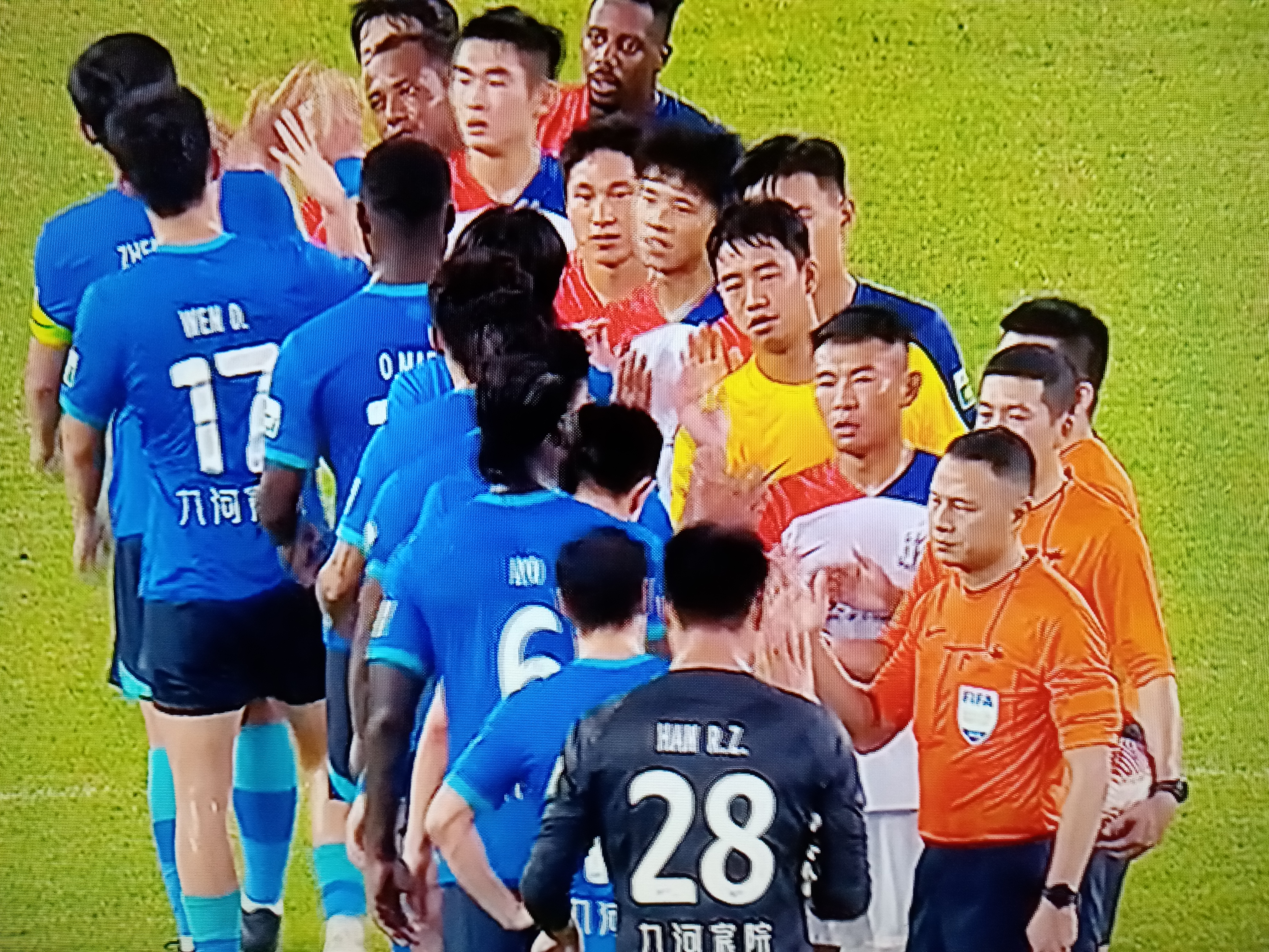 国内足球联赛激烈角逐,球队实力不凡的简单介绍 国内足球联赛激烈角逐,球队实力不凡的简单介绍