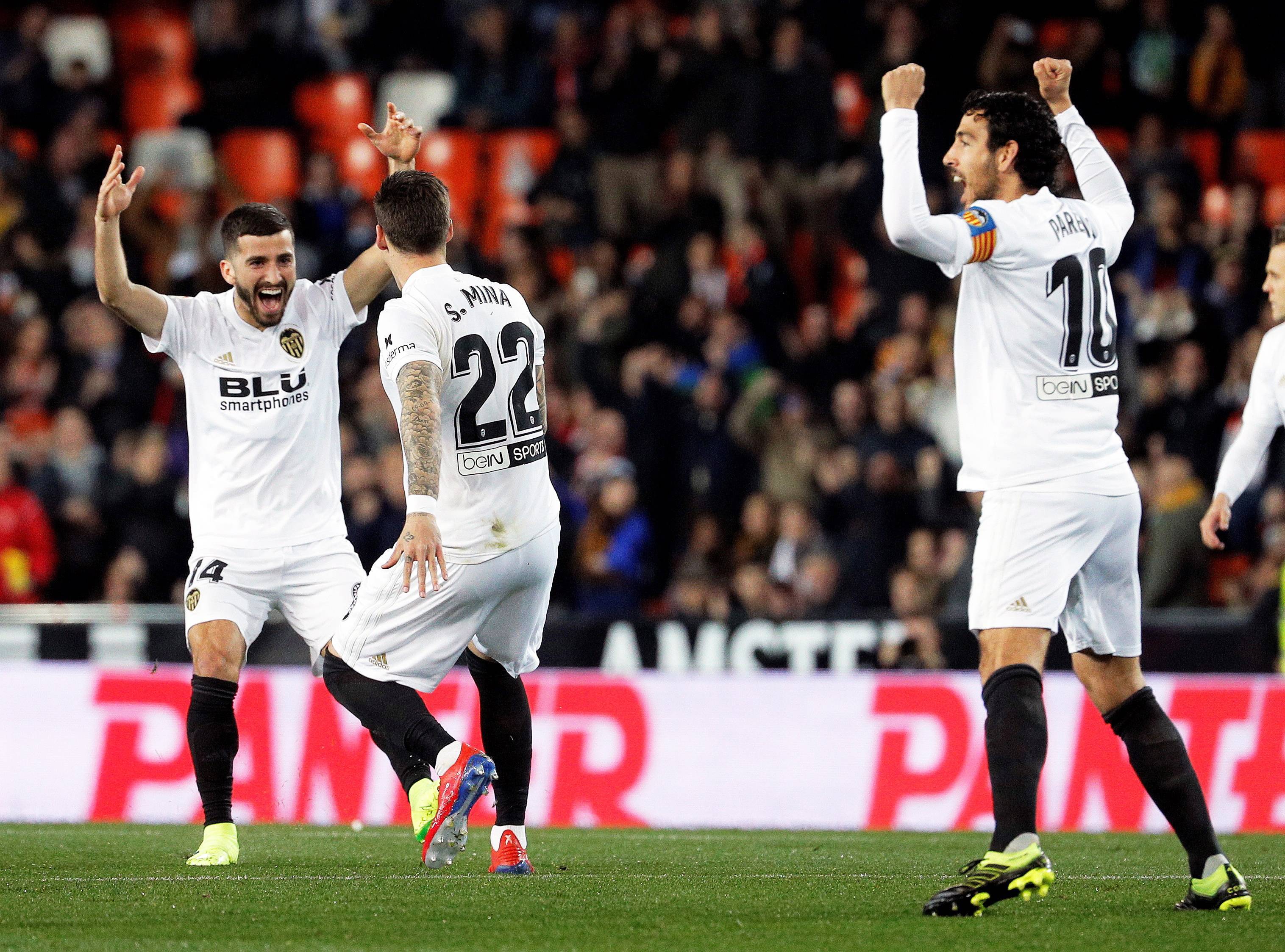 佛罗伦萨客场逆袭,赢得重要三分 佛罗伦萨客场逆袭,赢得重要三分