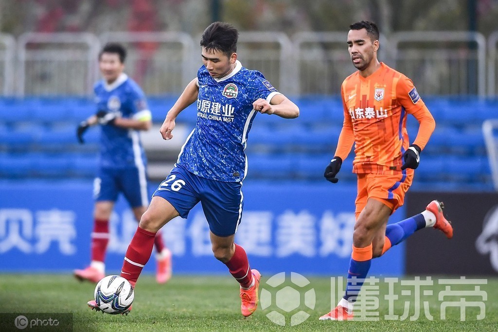 球队召开紧急会议,商讨未来战略计划 球队召开紧急会议,商讨未来战略计划