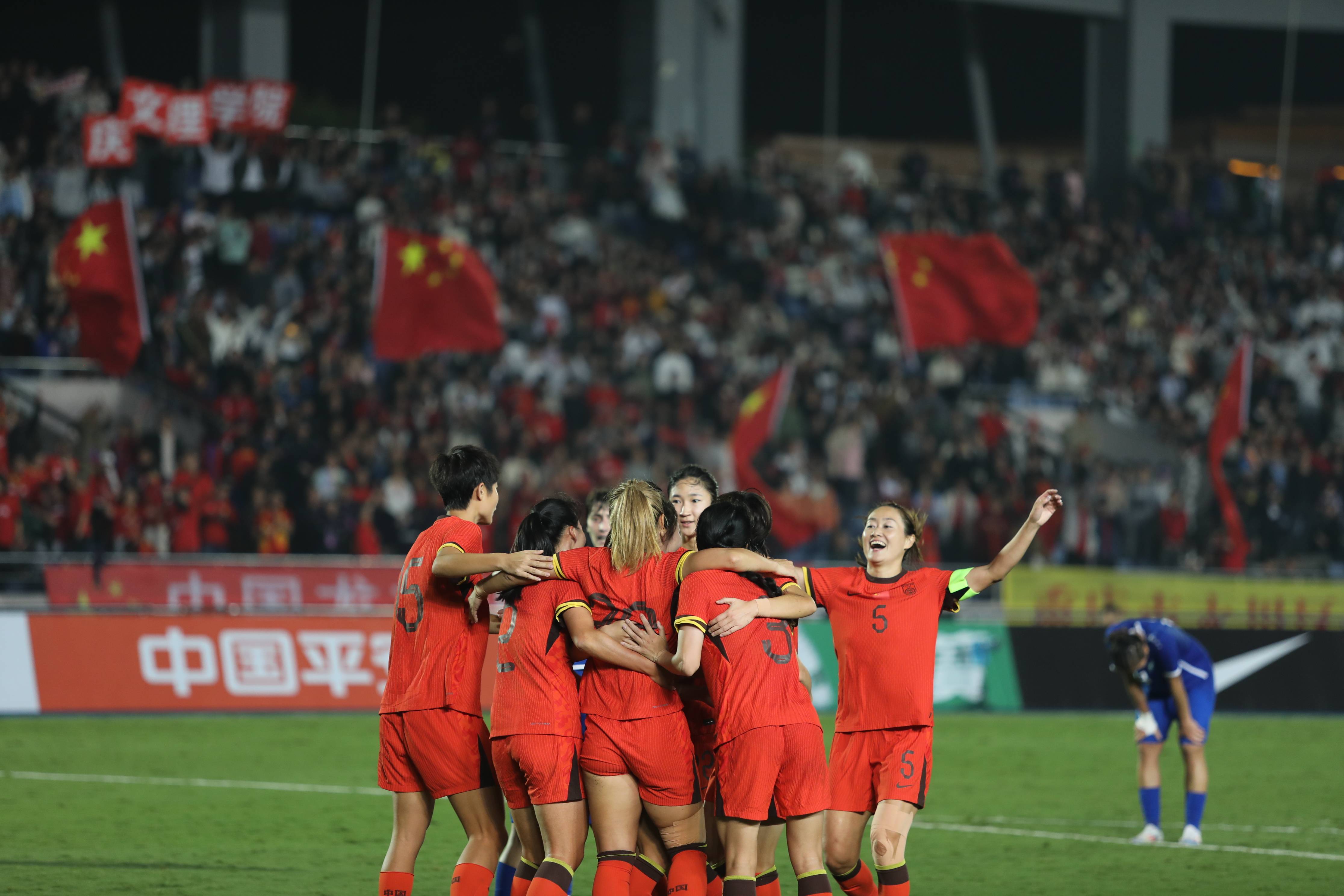 关于国际女足比拼战术流畅,传接球精准完美配合的信息 关于国际女足比拼战术流畅,传接球精准完美配合的信息