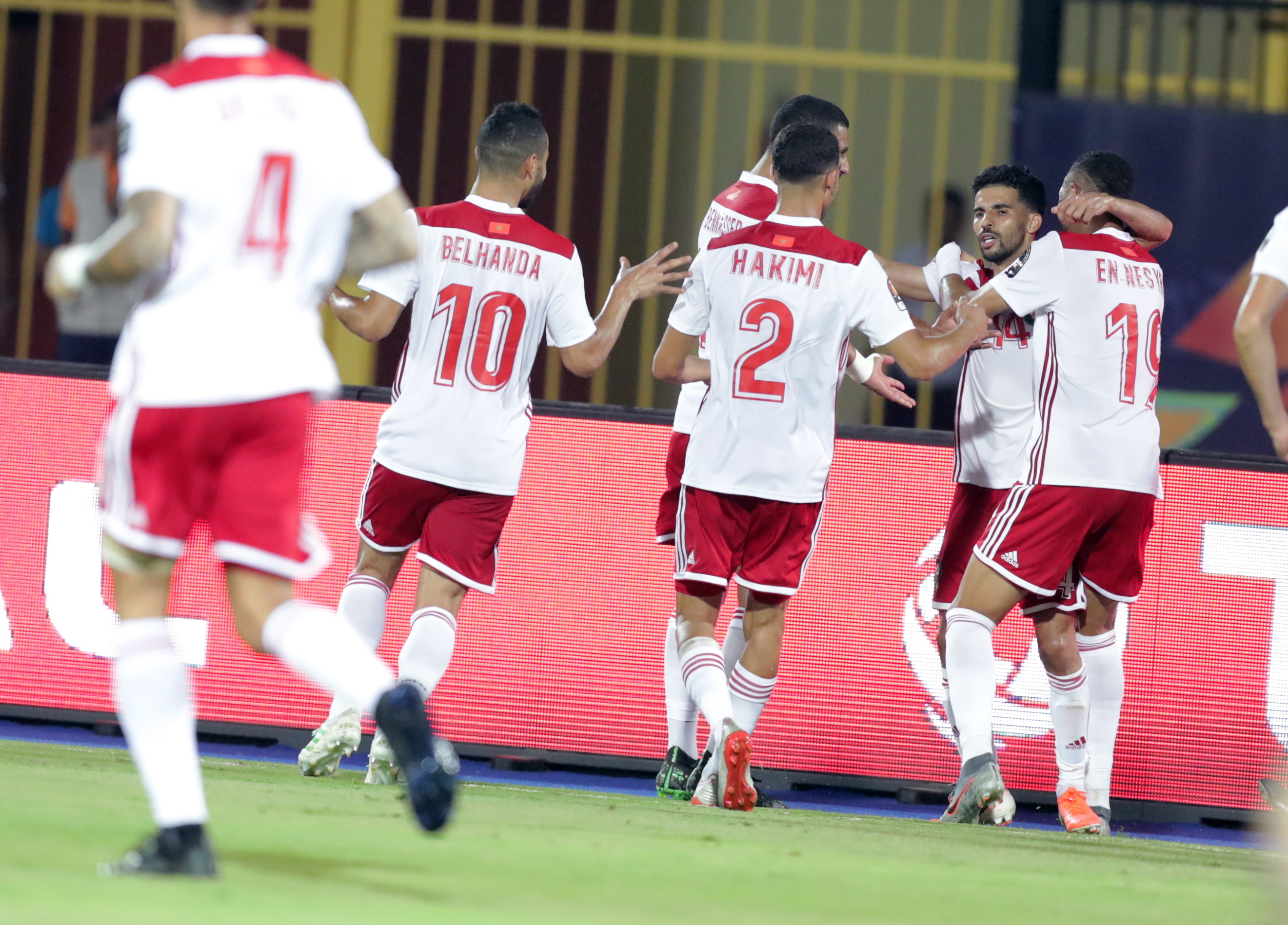 开云体育官方网站-非洲足球联赛揭幕，黑马球队崭露头角