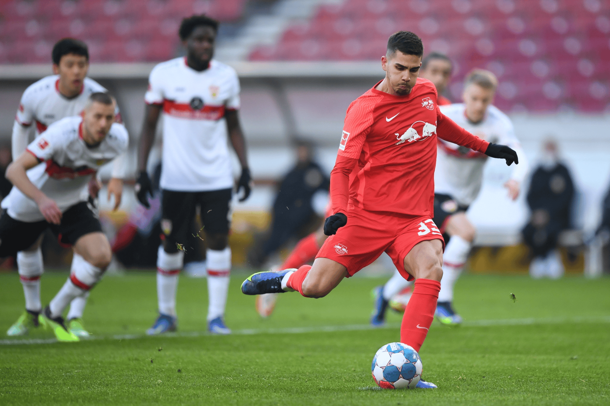 斯图加特战胜对手,重返胜利轨道 斯图加特战胜对手,重返胜利轨道