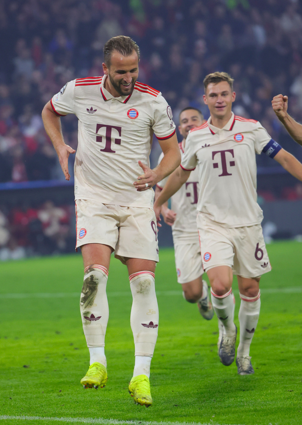 拜仁在欧冠中登顶利物浦,引发热议 拜仁在欧冠中登顶利物浦,引发热议