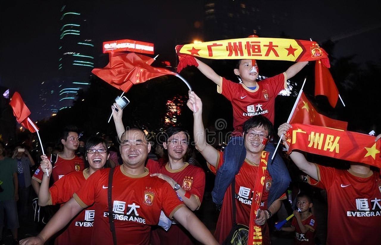关于广州恒大闯入亚冠决赛，力争夺冠球迷期待高喊冠军归来的信息