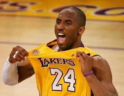 骑士火箭相遇,詹姆斯微笑迎战霍华德 骑士火箭相遇,詹姆斯微笑迎战霍华德