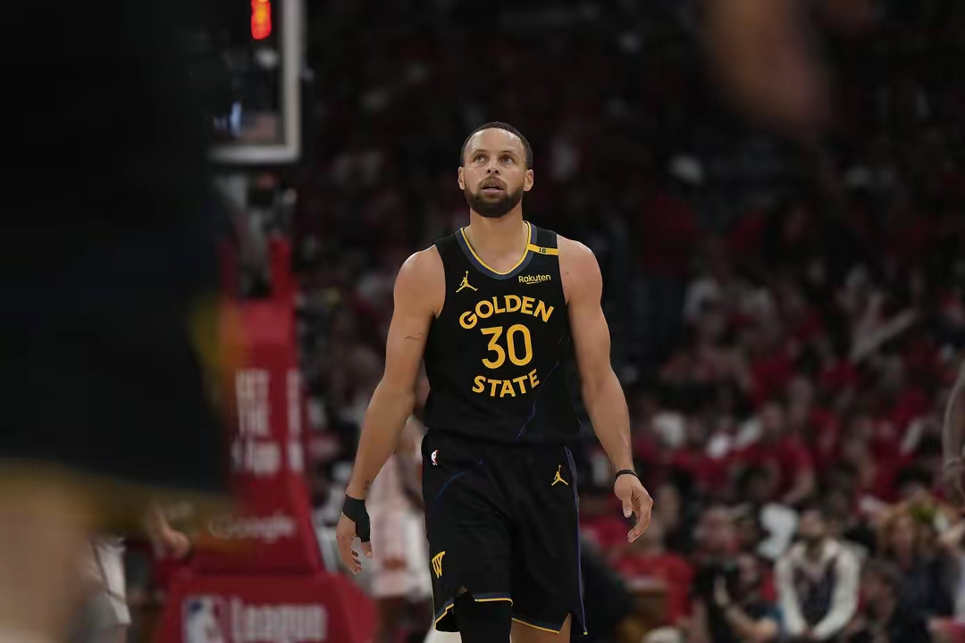 关于NBA季后赛勇士队遭遇痛苦失利的信息 关于NBA季后赛勇士队遭遇痛苦失利的信息