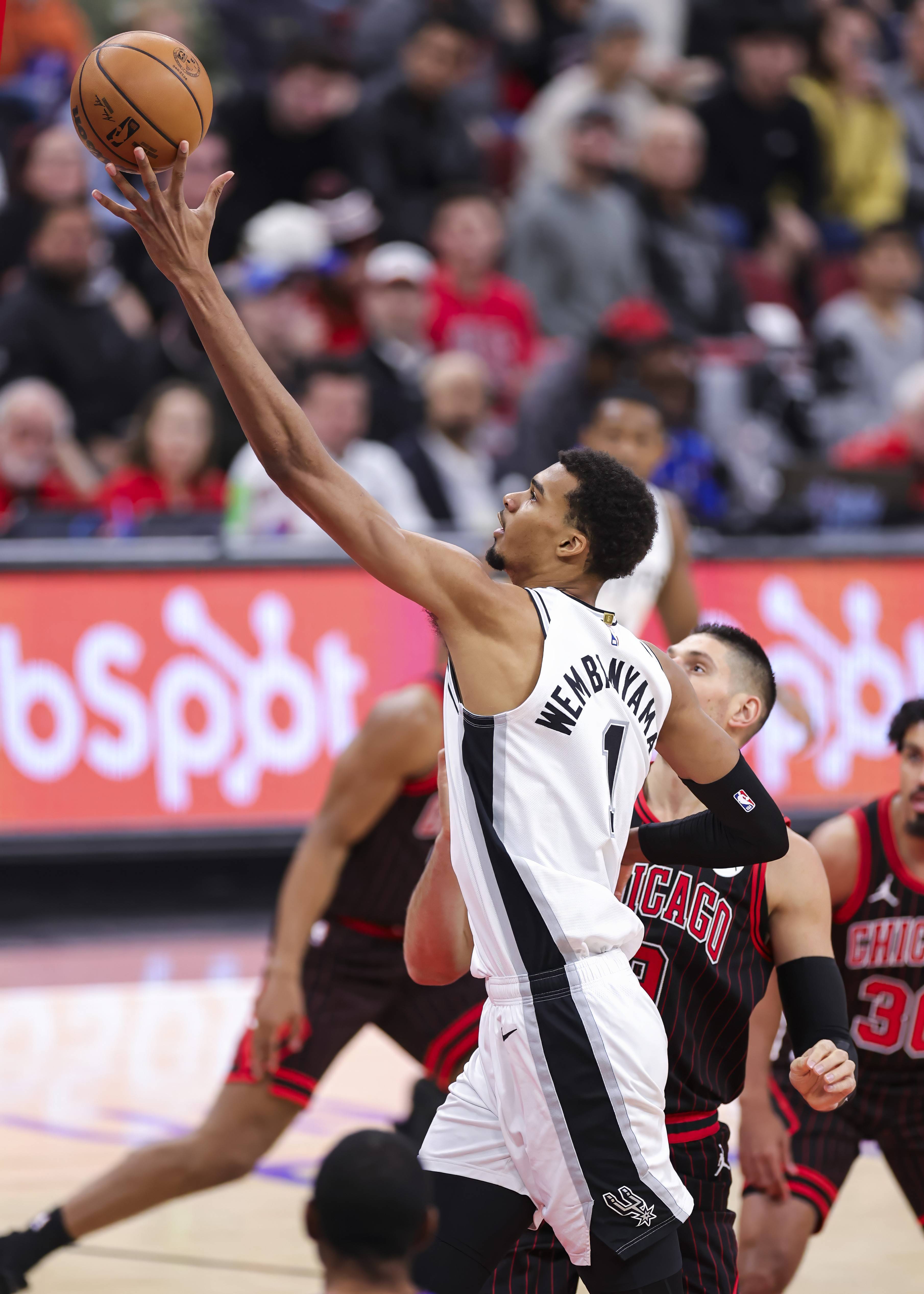 开云体育下载-公牛完胜山西队,拉文关键制胜