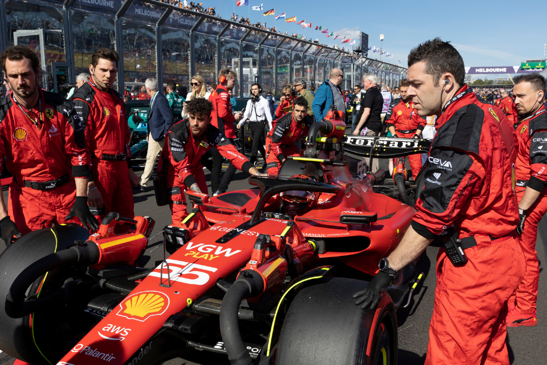 红牛二队逆转法拉利,塞恩斯带队取胜 红牛二队逆转法拉利,塞恩斯带队取胜