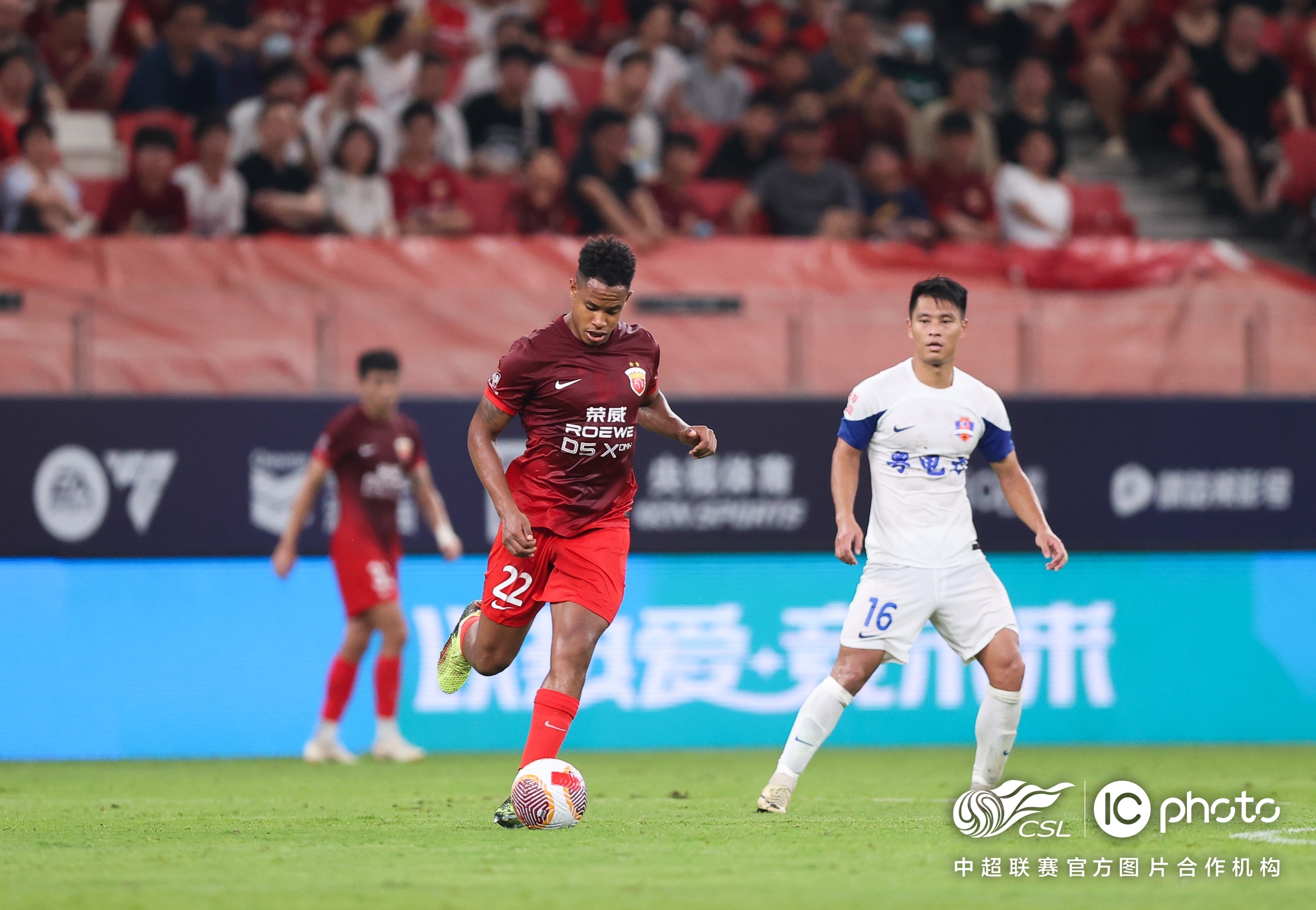 中超球员比赛状态神勇，堪称球场佼佼者