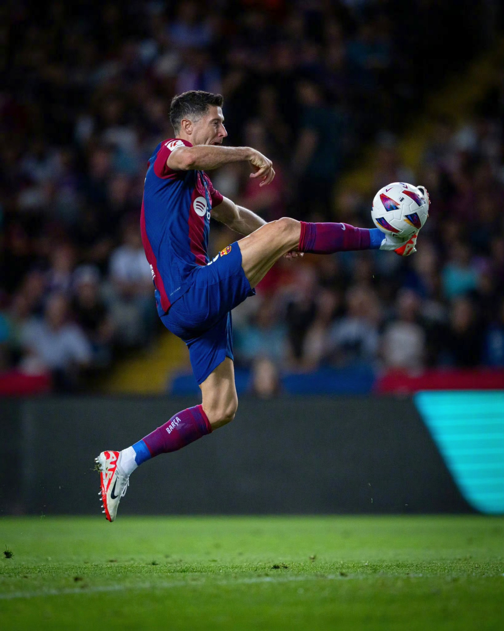 希腊绝杀皇马，莱万刷新纪录