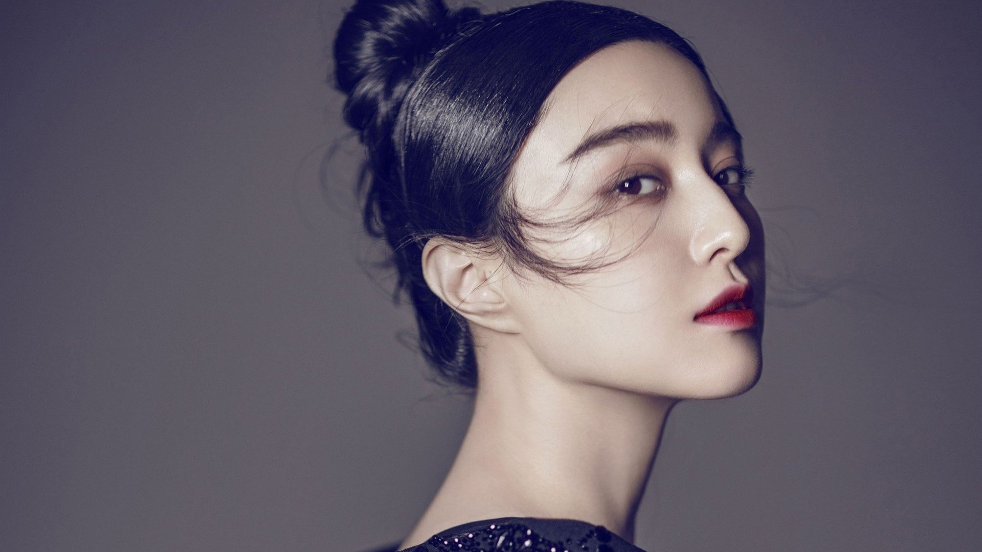 旧秩序的余晖与新时代的利刃，当团队执念遇上个人神迹