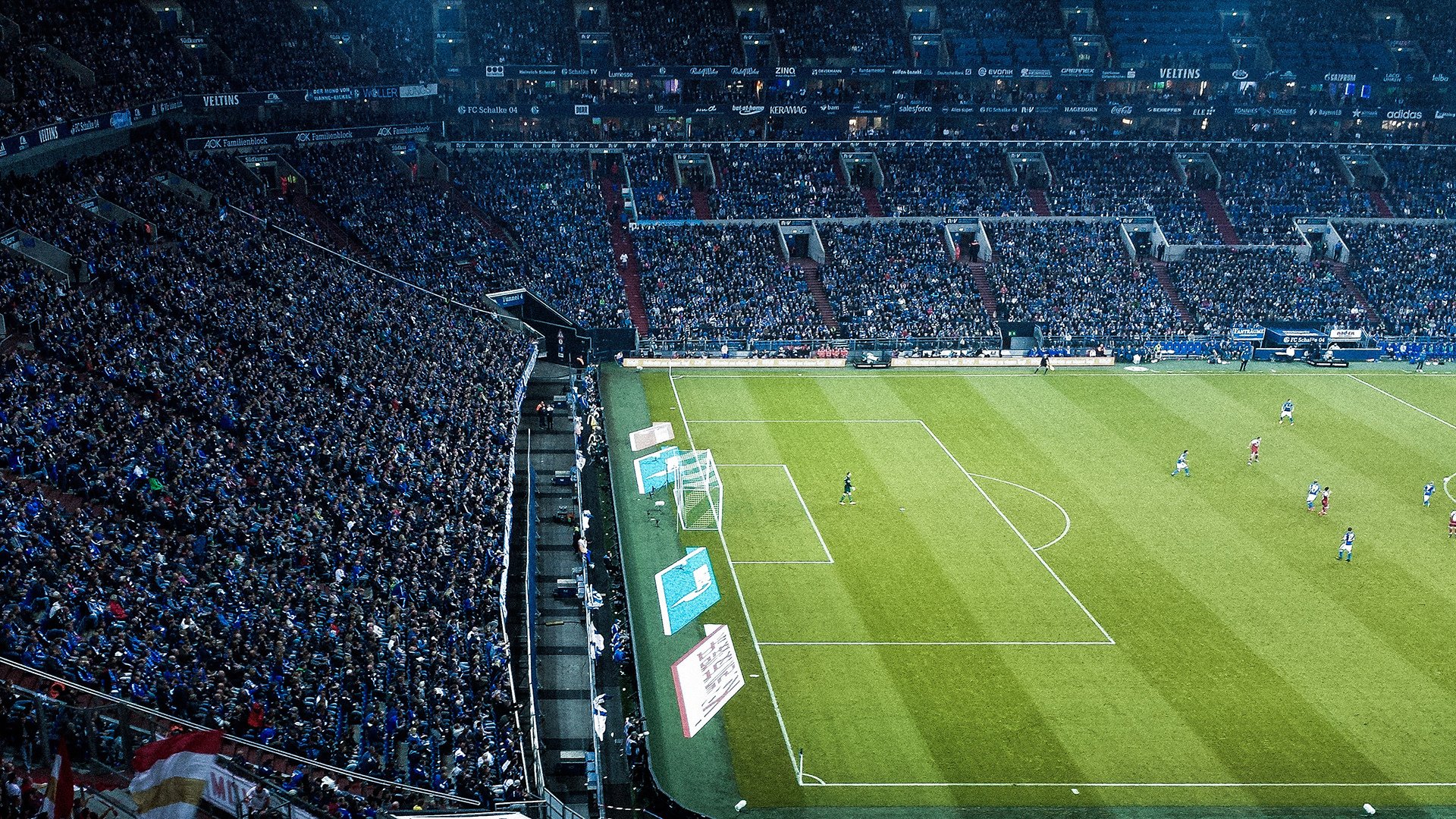 开云官网-冰与火之歌，当加拿大用冰封住梅西，姆巴佩在亚平宁点燃烈火