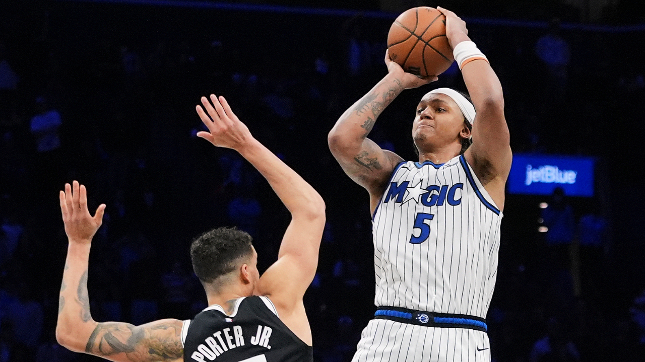 米切尔爆发,篮网压哨击败广东队 米切尔爆发,篮网压哨击败广东队